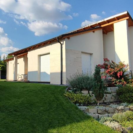 White Column House Apartment Diosd Exterior photo