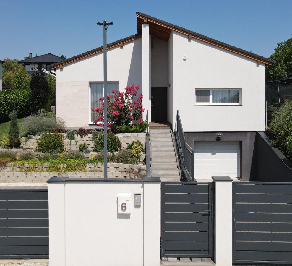 White Column House Apartment Diosd Exterior photo